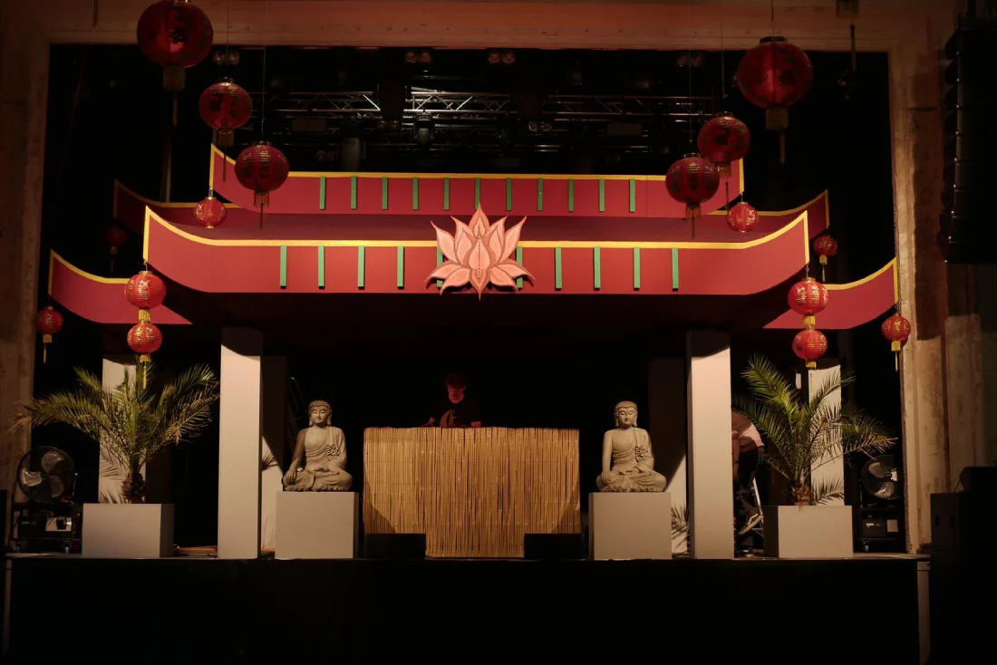 Kulissenbau Bühnenbau Asia Tempel